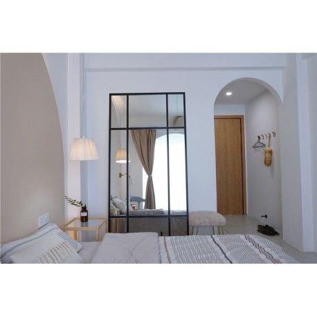 Spejl med sort ramme i jern str 220x110cm