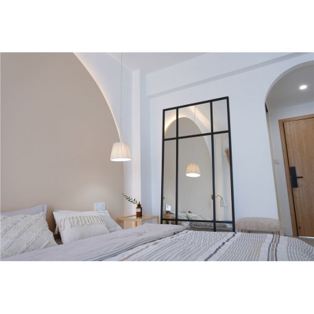 Spejl med sort ramme i jern str 220x110cm