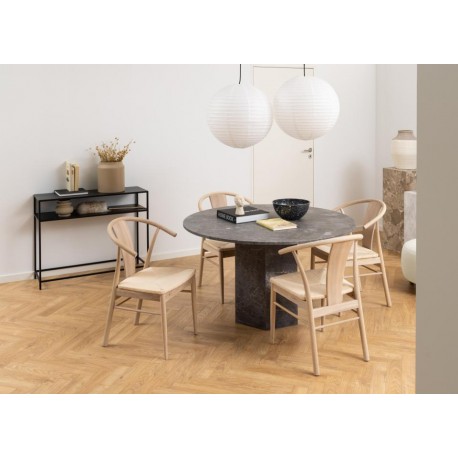 Janik Spisebordsstol med Armlæn – Off White Hvidpigmenteret Olieret Eg