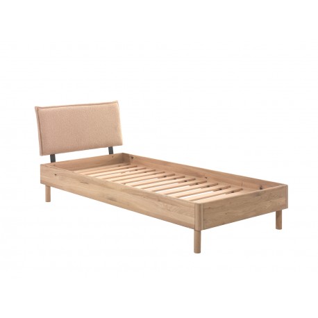 Seng 90 x 200 cm i eg – Forrest Oak med bouclé gavl