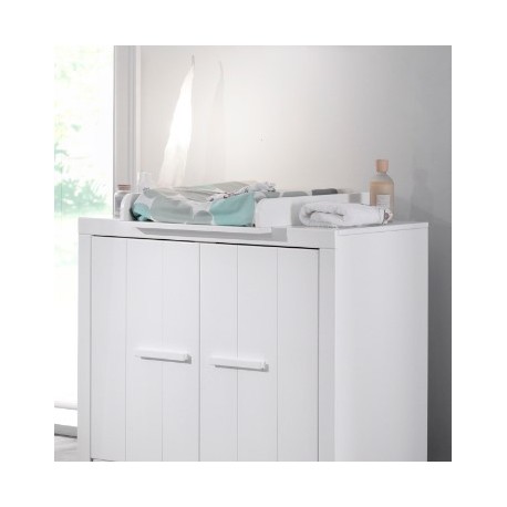 Babyværelse sæt med tremmeseng, kommode og pusleenhed – Erik, hvid