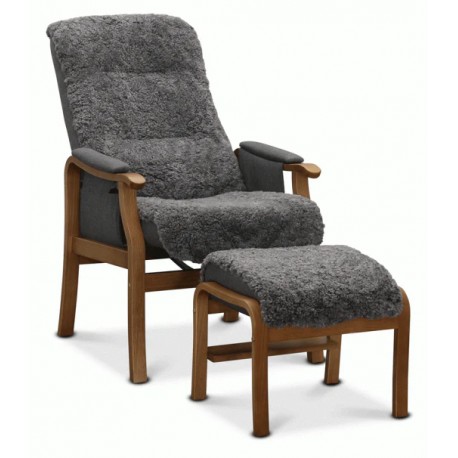 Oxford otium lænestol med skammel - Fåreskind Sahara med Mahogni stel