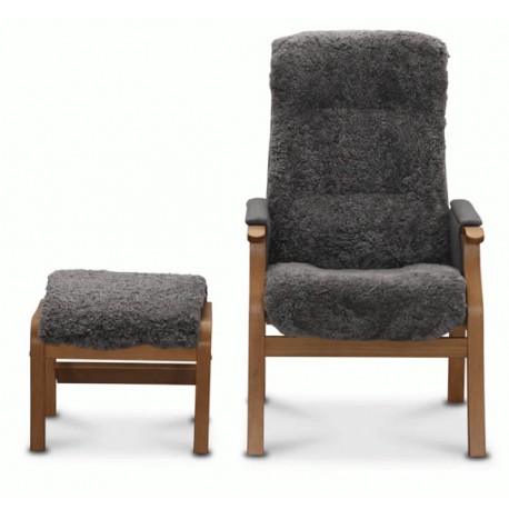 Oxford otium lænestol med skammel - Fåreskind Sahara med Mahogni stel